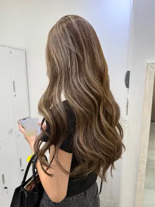 ロング カラー 尾形 日和のヘアスタイル