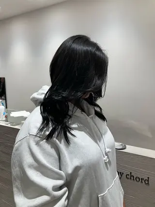 セミロング カラー サキ🤍ハイトーン 🩰くびれ巻きヘアのヘアスタイル