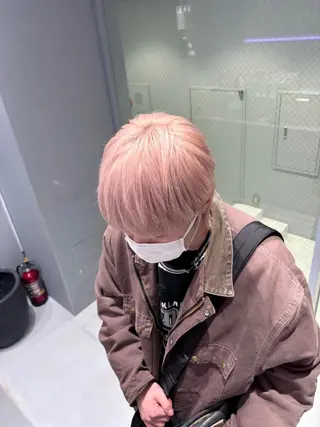 ショート カラー メンズ 菜々🫧新宿 透明感ケアブリーチのヘアスタイル