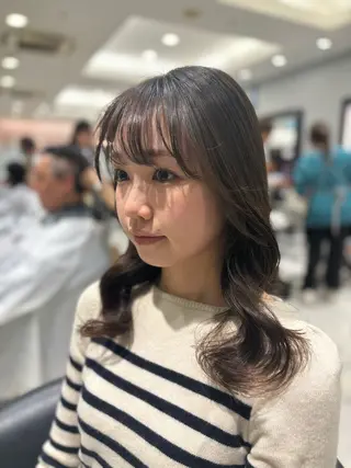 セミロング パーマ コテ巻き風パーマ✨ 韓国ヘア🤎近下菜央のヘアスタイル