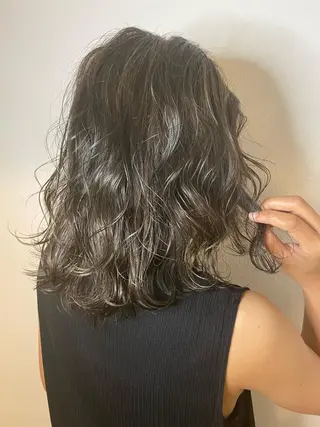 ミディアム カラー m ā l o. マァロのヘアスタイル