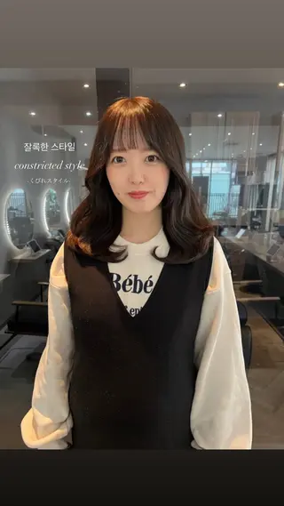 ミディアム カラー 韓国🇰🇷レイヤー 映える顔周り🩷のヘアスタイル