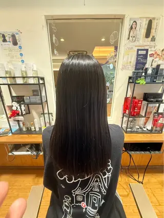 ロング まつげパーマカラー モデルBAGUS凜華のヘアスタイル