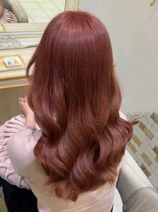 ロング Notoミルクティー グレージュカラーのヘアスタイル