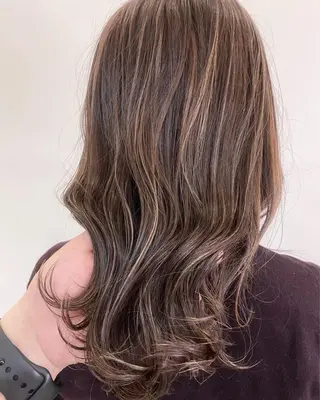 セミロング カラー 駅チカ【ali'i】 アリイ花崎友美☘のヘアスタイル