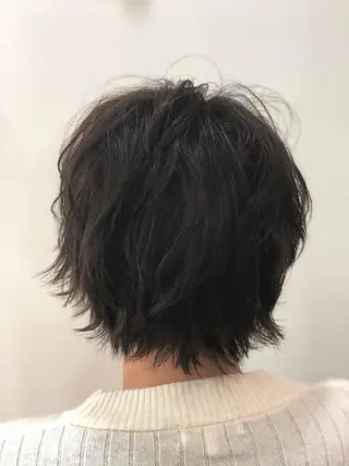 ショート カラー パーマ 岩出 俊のヘアスタイル