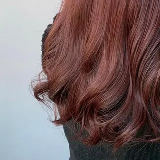 セミロング カラー パーマ ヘアアレンジ ネイル マツエク・マツパ linette所属・🐩推し活🐩 FUTABA🍒のヘアスタイル