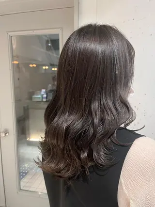 ミディアム カラー カジュアルを女っぽく 𝗮𝘆𝗮𝗰𝗼のヘアスタイル