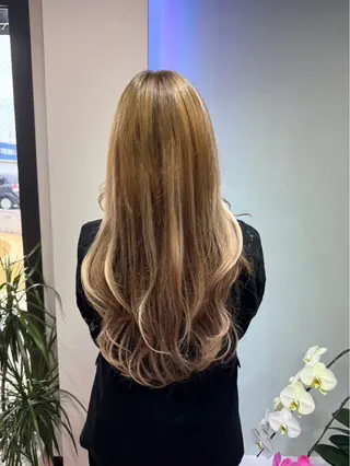 ロング カラー 山名 璃湖のヘアスタイル