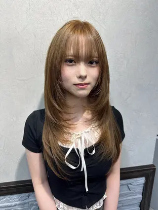 ロング カラー りおん レイヤー/ベージュのヘアスタイル