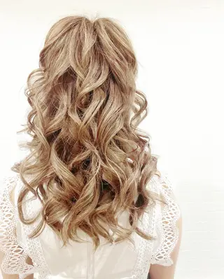 ヘアアレンジ GRANLUSSO 〜グランルッソ駅前店所属・木口 嘉美のヘアスタイル