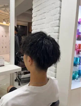 ショート メンズ 【シャドウパーマ センターパート】義心のヘアスタイル