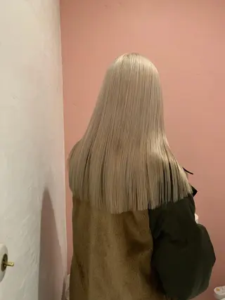 セミロング カラー ブリーチカラーが人気 onnuのヘアスタイル