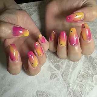 ネイル repos~ルポ~所属・里見 麗のネイルデザイン