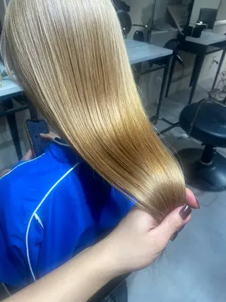 カラー Seleneコウキ ブリーチ/ハイトーンのヘアスタイル