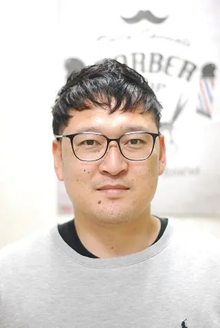 ショート メンズ 治部 友昭のヘアスタイル