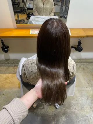 セミロング カラー MIOベージュカラー 柔らかいカラーのヘアスタイル