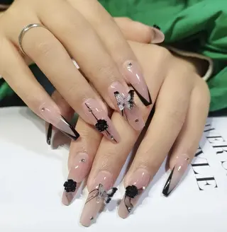 ネイル Queens テイのネイルデザイン