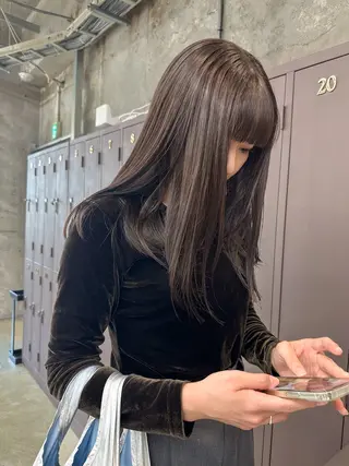 ロング カラー 愛加パーマ・レイヤー ・ピンクカラーのヘアスタイル