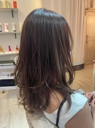 セミロング カラー HATSUMEI 勅使瓦　祥のヘアスタイル