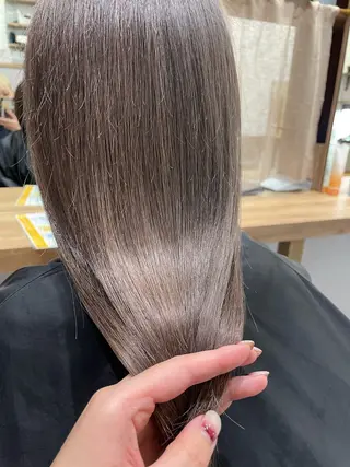 セミロング カラー D’asty梓川所属・山崎 夢奈のヘアスタイル