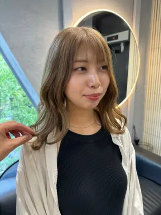 ミディアム カラー dao/ミルクティー /ブラウン/ブロンドのヘアスタイル