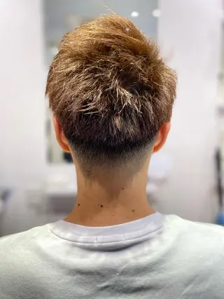 ショート カラー reto所属・宮地 崇文のヘアスタイル