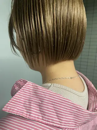 ショート カラー 荒木 理緒のヘアスタイル