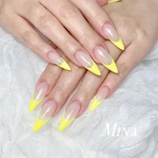 ネイル 🦋 Queenieのネイルデザイン