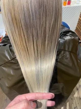 セミロング 艶髪カラー&ウルフ フルカワ ヒロズミのヘアスタイル