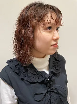 ミディアム パーマ 柔らかブラウンカラー 🐈🤎Rikoのヘアスタイル