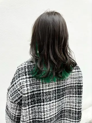 セミロング カラー パーマ 〽️magico/ ウルフDaiki〽️のヘアスタイル