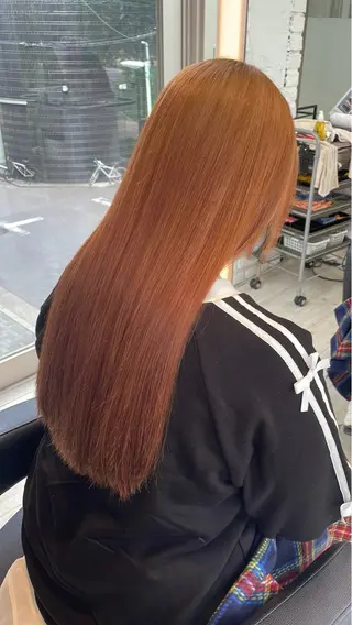 ロング ブリーチ/髪質改善/ ハイトーン/暖色のヘアスタイル