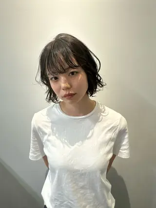 ショート レイヤー/小顔矯正 透明感カラー✨生真のヘアスタイル