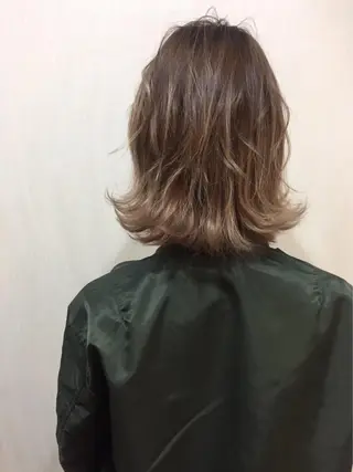 ロング カラー 磧本 祐里恵のヘアスタイル