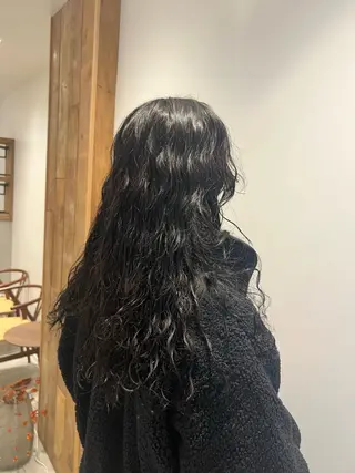 ロング パーマ 中山 優里のヘアスタイル