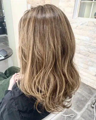 セミロング カラー 平 ちひろのヘアスタイル