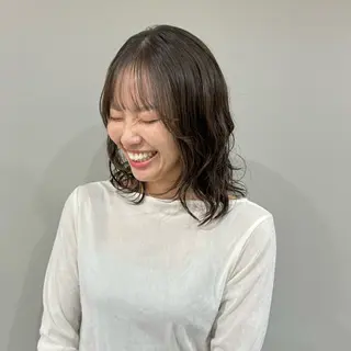 ミディアム パーマ 江本真由香 透明感/艶カラー🍃のヘアスタイル