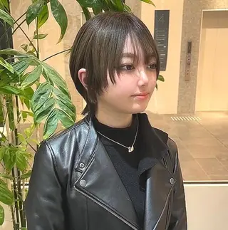 ショート 大阪ウルフカット 🐺デザインカラーのヘアスタイル
