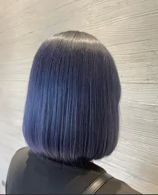 ショート カラー サキ🤍ハイトーン 🩰くびれ巻きヘアのヘアスタイル