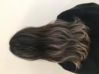 ミディアム due hair 京都駅前店 MILBON オージュア認定サロン【デューヘアー】所属・ハイトーンブリーチ 土坂　由志【京都】のヘアスタイル