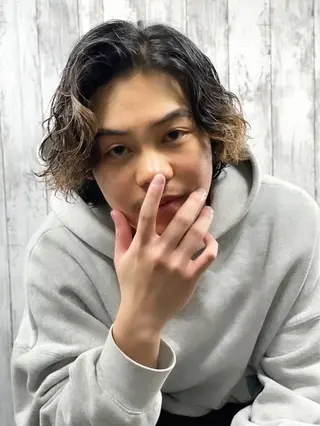 ロング パーマ ヘアアレンジ メンズ プレミアムバーバー新宿店所属・⚡️メンズ特化⚡️ 倉林 隼大のヘアスタイル