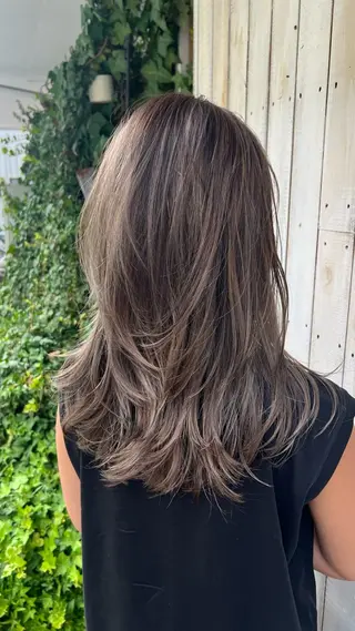 セミロング Eimi エイミのヘアスタイル