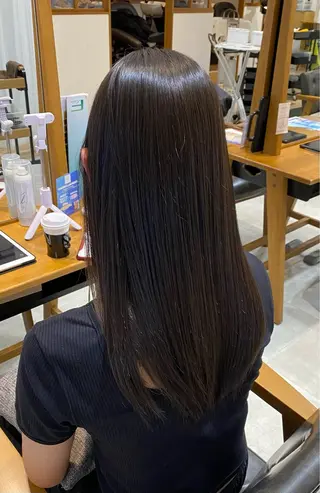 ロング i.+OMOTESANDO所属・mei / 艶カラー ミディアム レイヤーのヘアスタイル