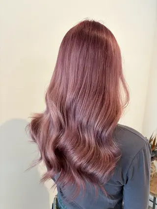 ロング カラー 黒川 綾音のヘアスタイル