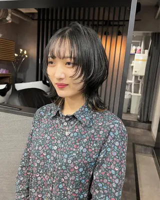 ミディアム ブリーチ/ウルフ ハッシュカット/石山のヘアスタイル