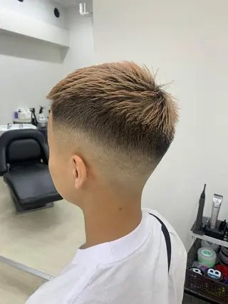 ショート カラー 嶋 悠哉のヘアスタイル