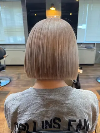 ショート カラー Eleanor spa&treatment 札幌店内にあるシェアサロン【WHITE】所属・シルクハイトーン / 髪質改善🦋MIKUのヘアスタイル