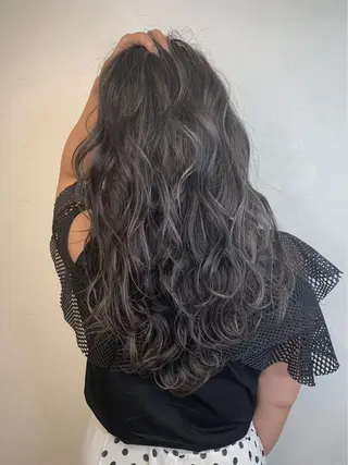 セミロング カラー ＿WHITE鳳店 アンダーバーホワイトのヘアスタイル