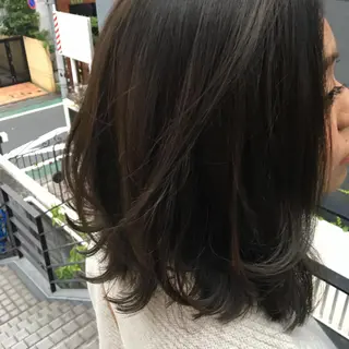 ミディアム カラー THE DAY所属・AKI HASHIMOTOのヘアスタイル
